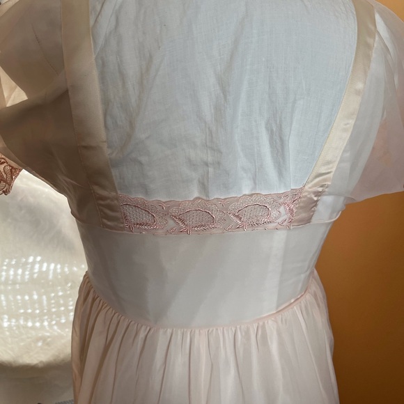 Elegant Vintage Petal Pink Lace Nightgown - Picture 6 of 14